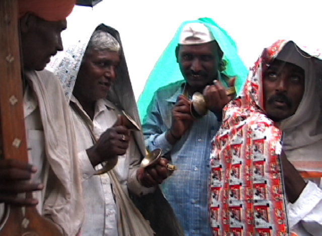 chant in rain4